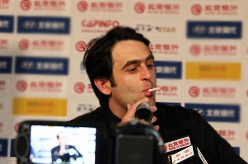 他一边在公 他一边在公