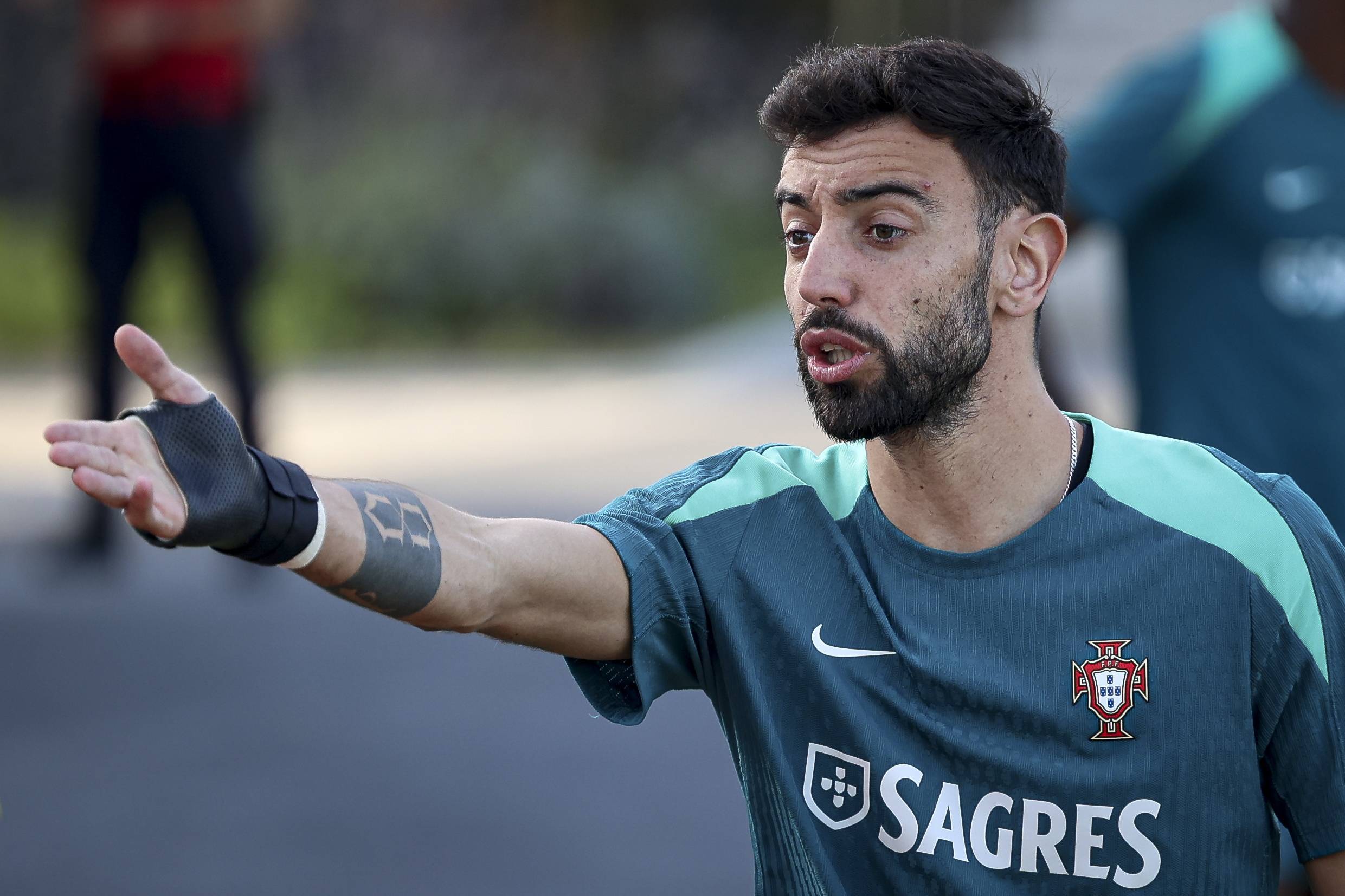 这是一场不 这是一场不