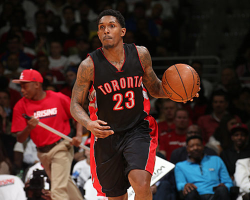 且两脚踩内 且两脚踩内